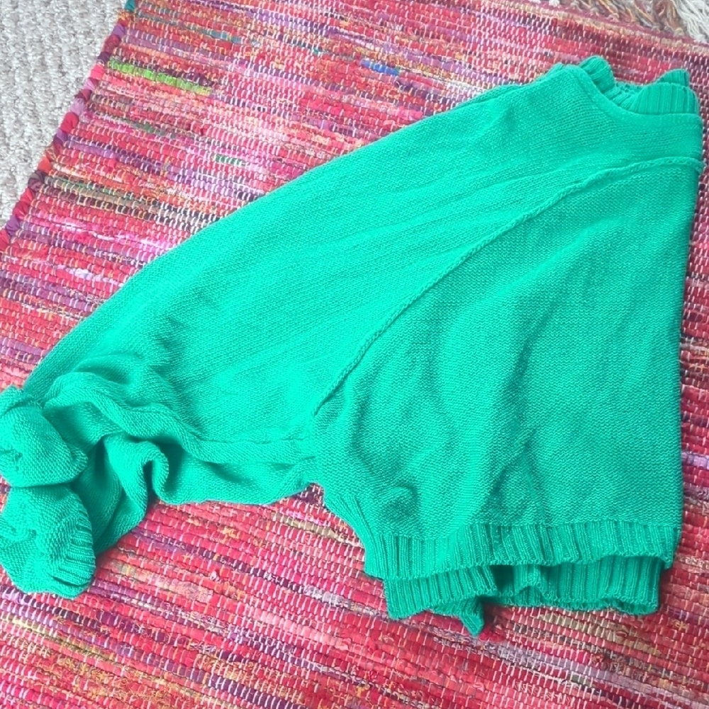 BDG vibrant turquoise sweater and gold tank